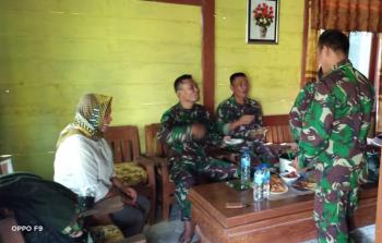  Persiapan Kegiatan Penutupan, Warga Ini Menjamu Satgas TMMD Bojonegoro